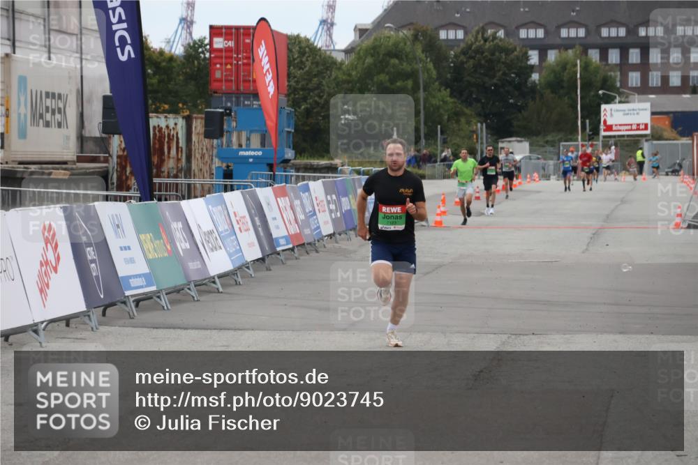 03.10.2025 - Köhlbrandbrückenlauf Julia Fischer http://msf.ph/oto/9023745 03.10.2025 15:54:20 Ziel 7123, 8920 meine-sportfotos.de