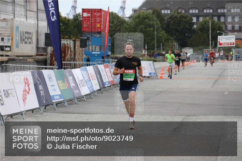 03.10.2025 - Köhlbrandbrückenlauf Julia Fischer http://msf.ph/oto/9023749 03.10.2025 15:54:21 Ziel 7123, 8920 meine-sportfotos.de