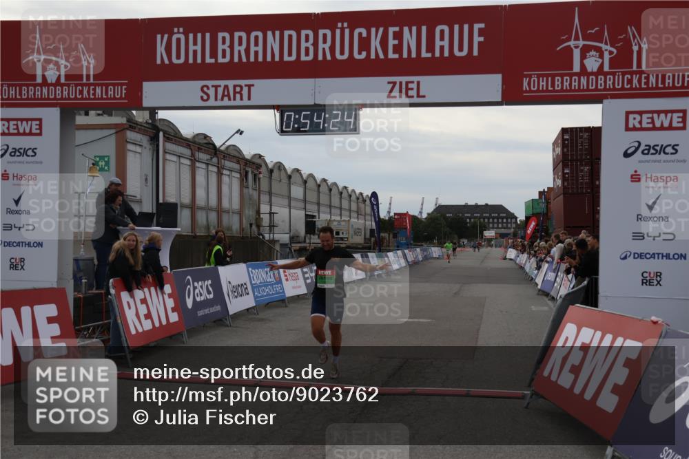 03.10.2025 - Köhlbrandbrückenlauf Julia Fischer http://msf.ph/oto/9023762 03.10.2025 15:54:24 Ziel 7123, 8920 meine-sportfotos.de