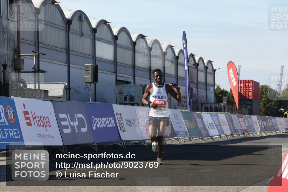03.10.2025 - Köhlbrandbrückenlauf Luisa Fischer http://msf.ph/oto/9023769 03.10.2025 12:48:26 Ziel 6359 meine-sportfotos.de