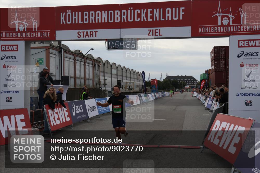03.10.2025 - Köhlbrandbrückenlauf Julia Fischer http://msf.ph/oto/9023770 03.10.2025 15:54:25 Ziel 7123, 8920 meine-sportfotos.de