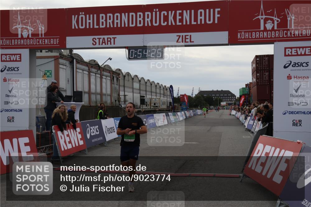 03.10.2025 - Köhlbrandbrückenlauf Julia Fischer http://msf.ph/oto/9023774 03.10.2025 15:54:25 Ziel 7123, 8920 meine-sportfotos.de
