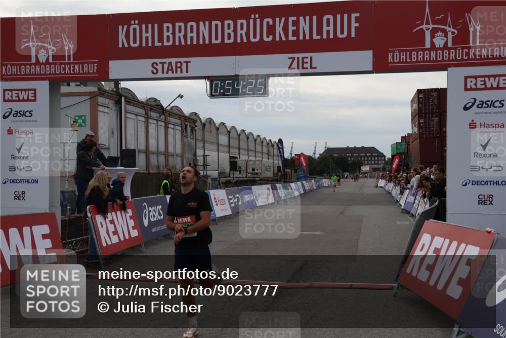 03.10.2025 - Köhlbrandbrückenlauf Julia Fischer http://msf.ph/oto/9023777 03.10.2025 15:54:25 Ziel 7123, 8920 meine-sportfotos.de