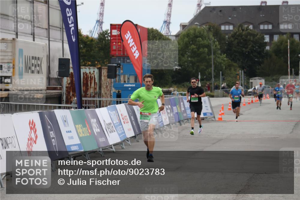 03.10.2025 - Köhlbrandbrückenlauf Julia Fischer http://msf.ph/oto/9023783 03.10.2025 15:54:31 Ziel 7072, 7123 meine-sportfotos.de