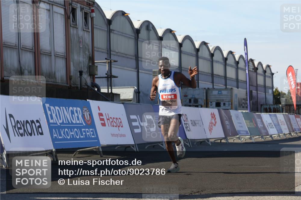 03.10.2025 - Köhlbrandbrückenlauf Luisa Fischer http://msf.ph/oto/9023786 03.10.2025 12:48:27 Ziel 6359 meine-sportfotos.de