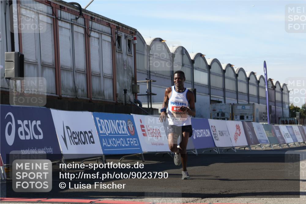 03.10.2025 - Köhlbrandbrückenlauf Luisa Fischer http://msf.ph/oto/9023790 03.10.2025 12:48:27 Ziel 6359 meine-sportfotos.de
