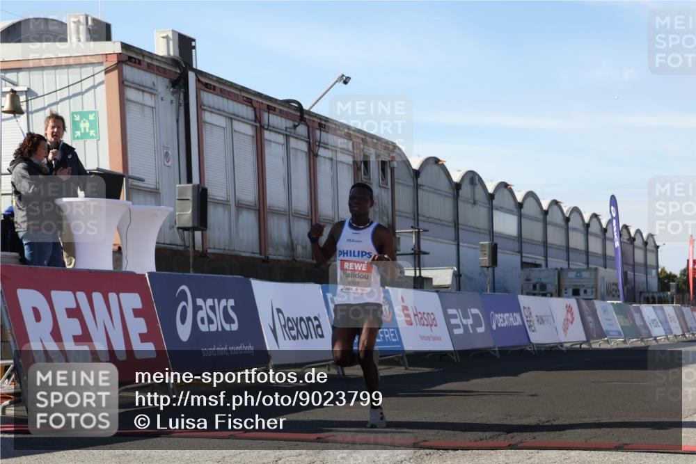 03.10.2025 - Köhlbrandbrückenlauf Luisa Fischer http://msf.ph/oto/9023799 03.10.2025 12:48:28 Ziel 6359 meine-sportfotos.de