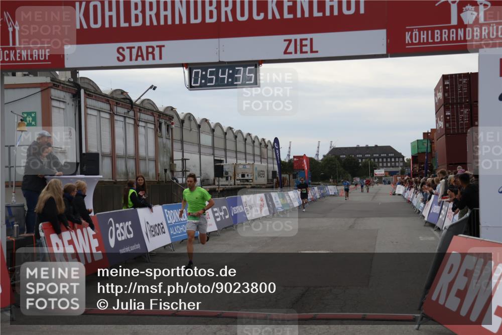 03.10.2025 - Köhlbrandbrückenlauf Julia Fischer http://msf.ph/oto/9023800 03.10.2025 15:54:35 Ziel 7072 meine-sportfotos.de