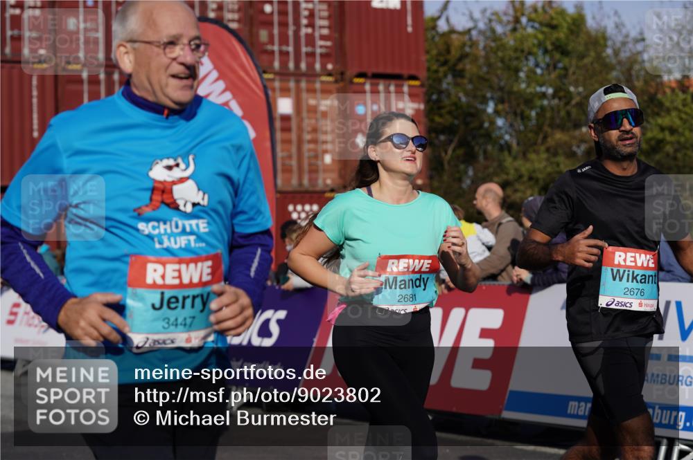 03.10.2025 - Köhlbrandbrückenlauf Michael Burmester http://msf.ph/oto/9023802 03.10.2025 10:26:12 Ziel 1904, 2284, 2676, 2681, 3149, 3447 meine-sportfotos.de