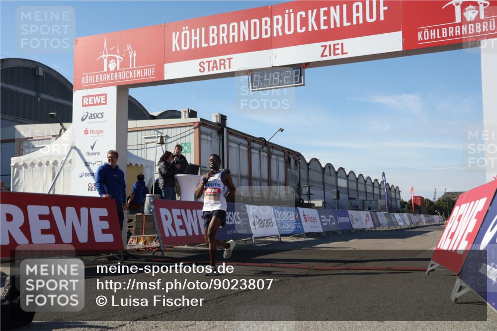 03.10.2025 - Köhlbrandbrückenlauf Luisa Fischer http://msf.ph/oto/9023807 03.10.2025 12:48:28 Ziel 6359 meine-sportfotos.de