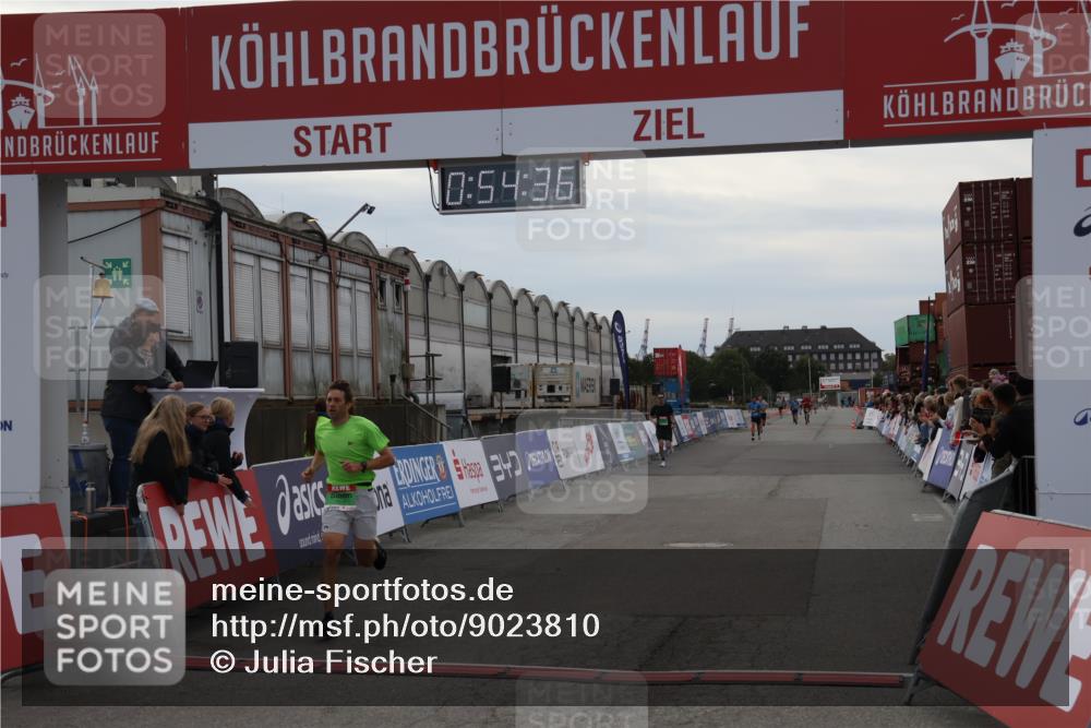03.10.2025 - Köhlbrandbrückenlauf Julia Fischer http://msf.ph/oto/9023810 03.10.2025 15:54:36 Ziel 7026, 7072 meine-sportfotos.de