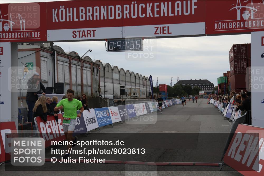 03.10.2025 - Köhlbrandbrückenlauf Julia Fischer http://msf.ph/oto/9023813 03.10.2025 15:54:36 Ziel 7026, 7072 meine-sportfotos.de