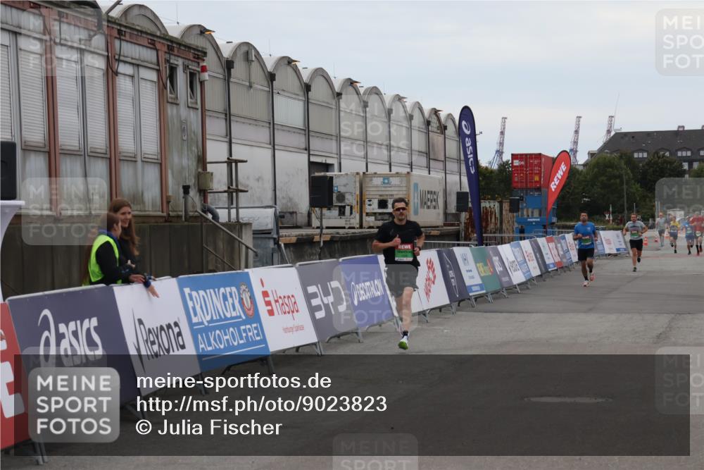 03.10.2025 - Köhlbrandbrückenlauf Julia Fischer http://msf.ph/oto/9023823 03.10.2025 15:54:39 Ziel 7026, 7072 meine-sportfotos.de