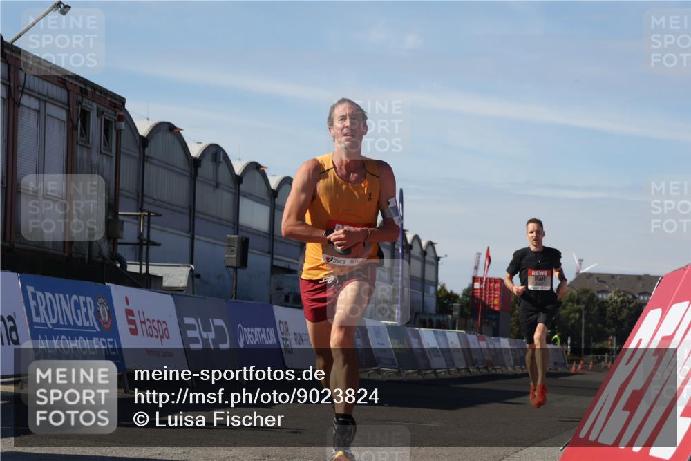 03.10.2025 - Köhlbrandbrückenlauf Luisa Fischer http://msf.ph/oto/9023824 03.10.2025 12:48:57 Ziel 5797, 6240 meine-sportfotos.de