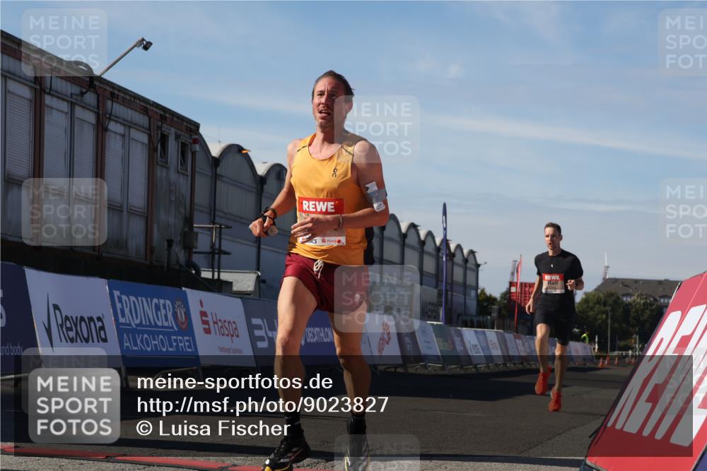 03.10.2025 - Köhlbrandbrückenlauf Luisa Fischer http://msf.ph/oto/9023827 03.10.2025 12:48:57 Ziel 5797, 6240 meine-sportfotos.de