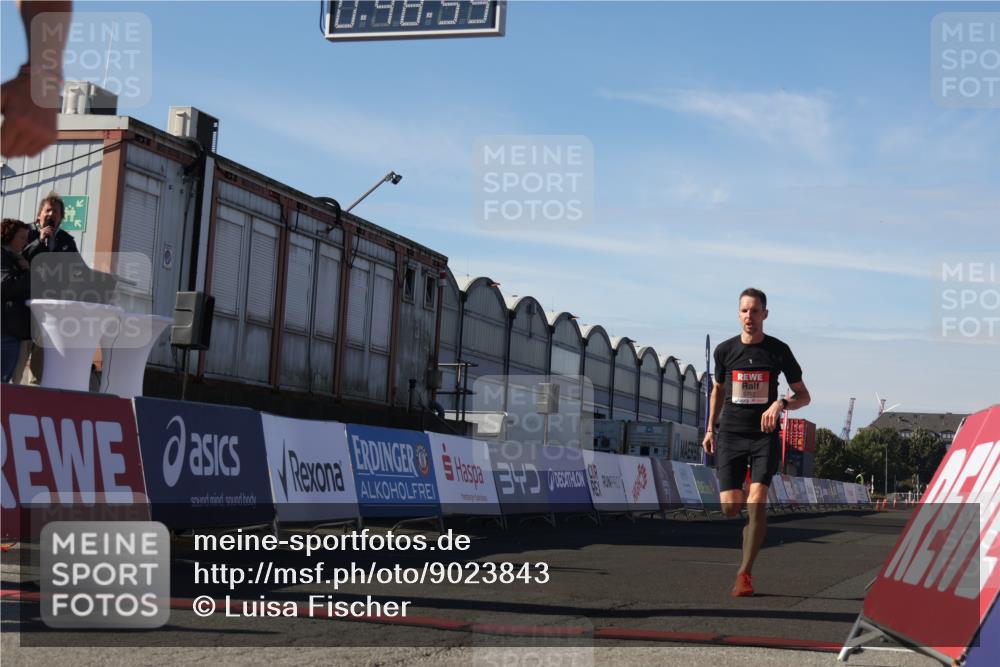 03.10.2025 - Köhlbrandbrückenlauf Luisa Fischer http://msf.ph/oto/9023843 03.10.2025 12:48:59 Ziel 5797, 6240 meine-sportfotos.de