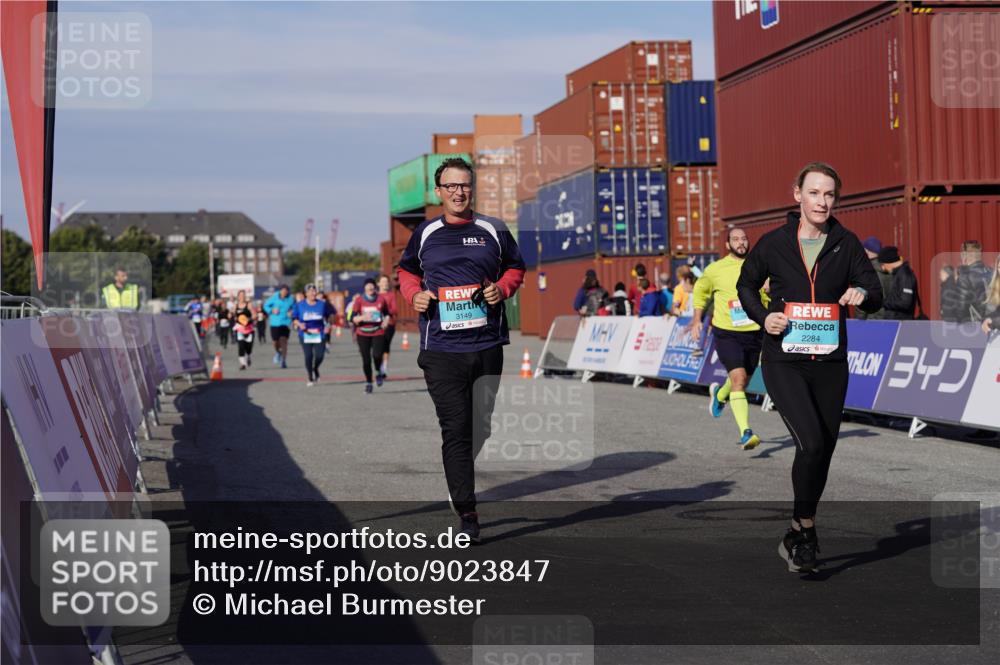 03.10.2025 - Köhlbrandbrückenlauf Michael Burmester http://msf.ph/oto/9023847 03.10.2025 10:26:16 Ziel 1904, 1949, 2284, 2614, 2925, 3149 meine-sportfotos.de