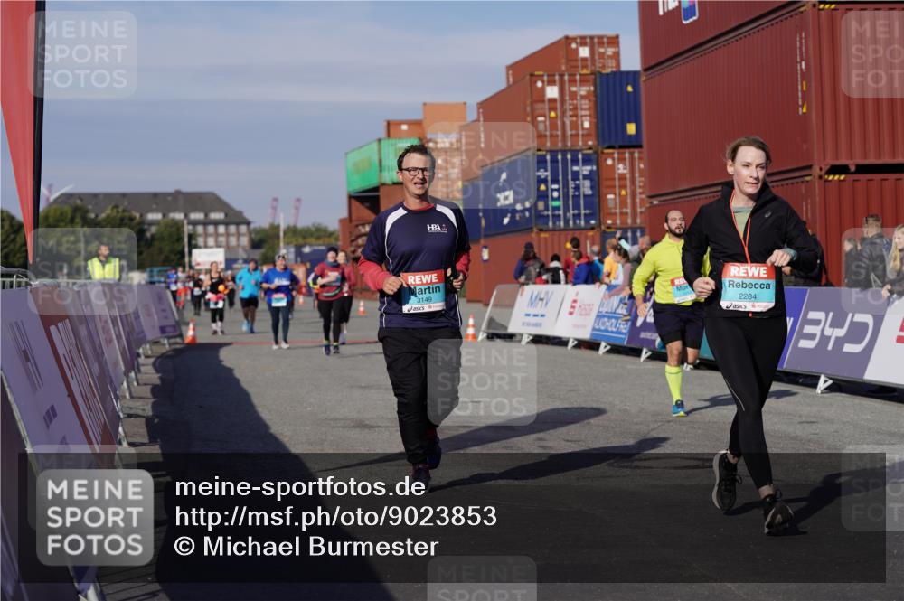 03.10.2025 - Köhlbrandbrückenlauf Michael Burmester http://msf.ph/oto/9023853 03.10.2025 10:26:16 Ziel 1904, 1949, 2284, 2614, 2925, 3149 meine-sportfotos.de