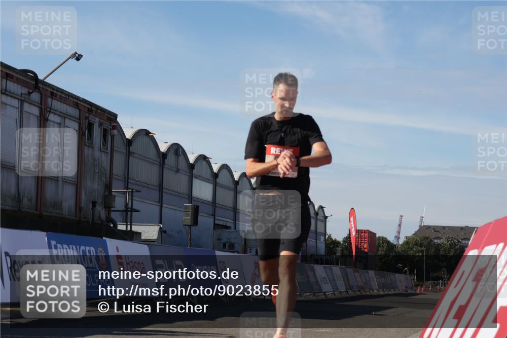 03.10.2025 - Köhlbrandbrückenlauf Luisa Fischer http://msf.ph/oto/9023855 03.10.2025 12:48:59 Ziel 5797, 6240 meine-sportfotos.de