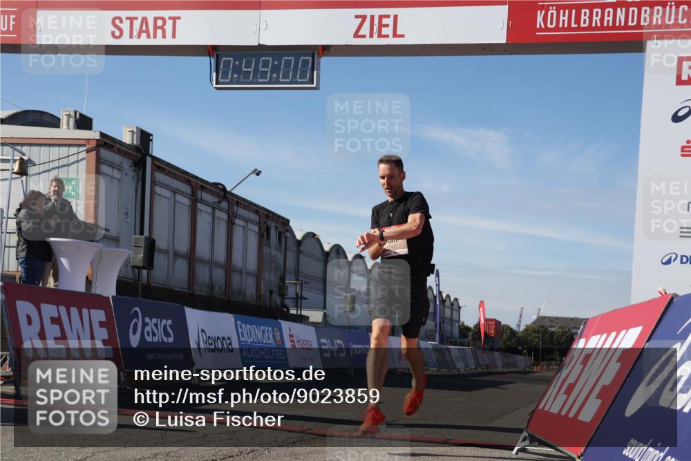 03.10.2025 - Köhlbrandbrückenlauf Luisa Fischer http://msf.ph/oto/9023859 03.10.2025 12:49:00 Ziel 5797, 6240 meine-sportfotos.de