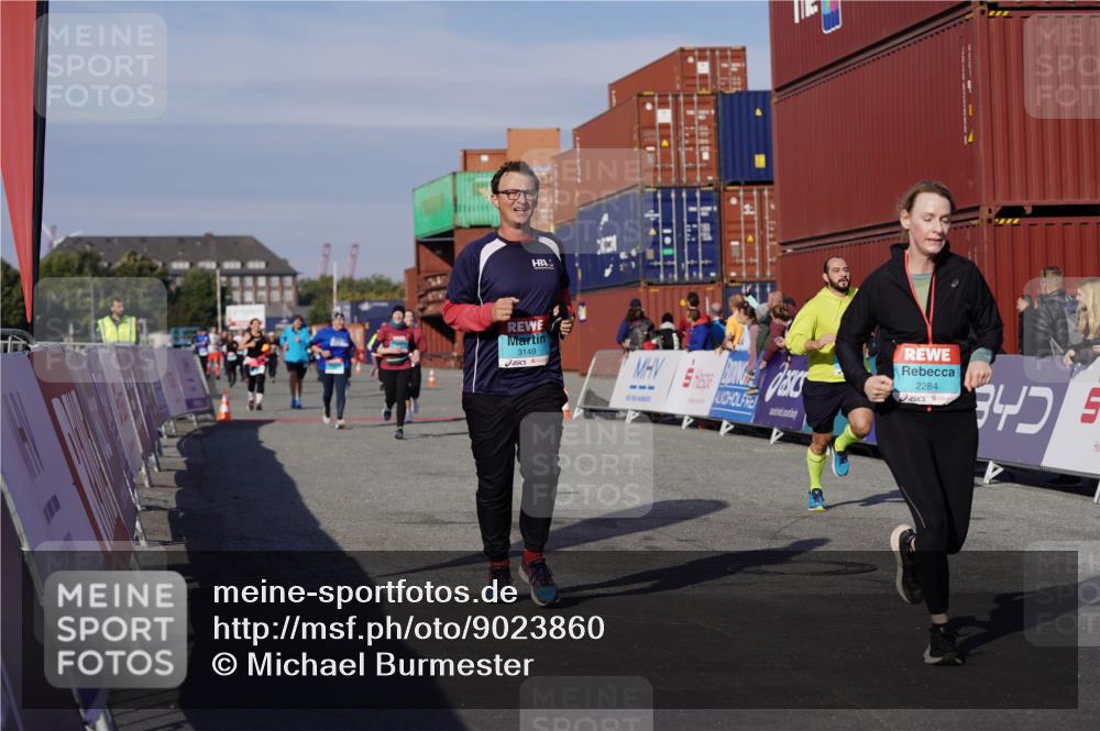 03.10.2025 - Köhlbrandbrückenlauf Michael Burmester http://msf.ph/oto/9023860 03.10.2025 10:26:16 Ziel 1904, 1949, 2284, 2614, 2925, 3149 meine-sportfotos.de