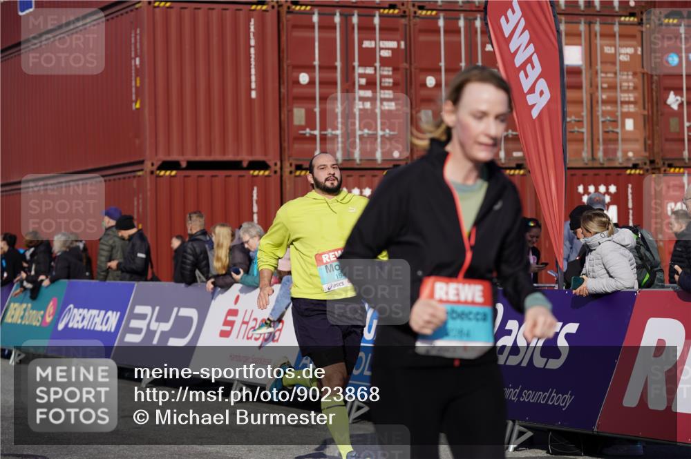 03.10.2025 - Köhlbrandbrückenlauf Michael Burmester http://msf.ph/oto/9023868 03.10.2025 10:26:17 Ziel 1209, 1949, 2284, 2614, 2925, 3149 meine-sportfotos.de