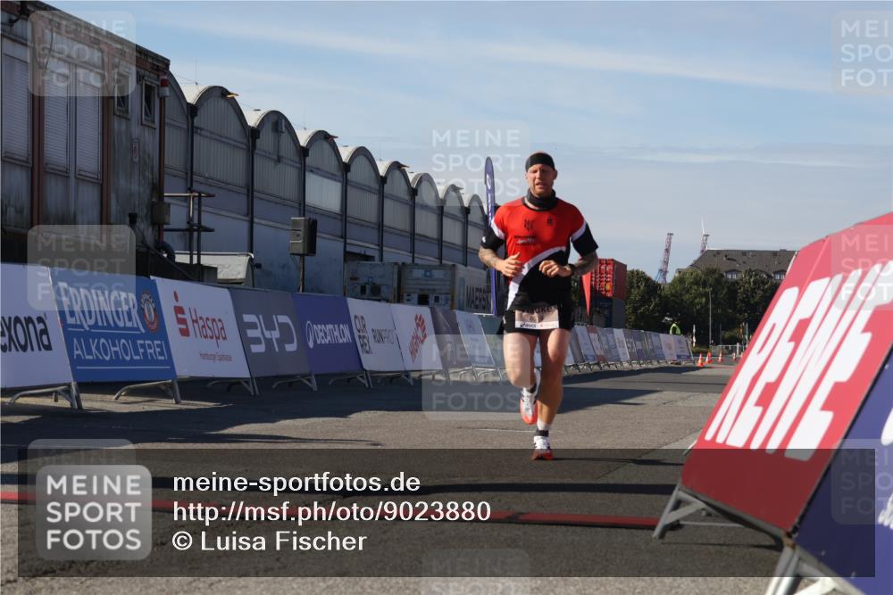 03.10.2025 - Köhlbrandbrückenlauf Luisa Fischer http://msf.ph/oto/9023880 03.10.2025 12:49:15 Ziel 6514 meine-sportfotos.de
