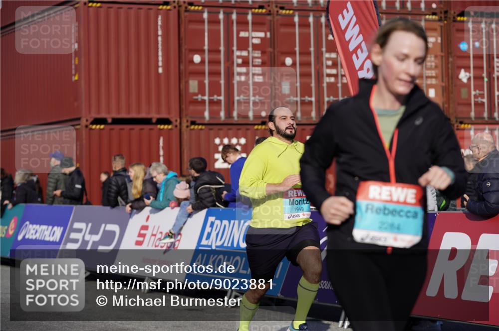 03.10.2025 - Köhlbrandbrückenlauf Michael Burmester http://msf.ph/oto/9023881 03.10.2025 10:26:18 Ziel 1209, 1949, 2284, 2614, 2925, 3149 meine-sportfotos.de