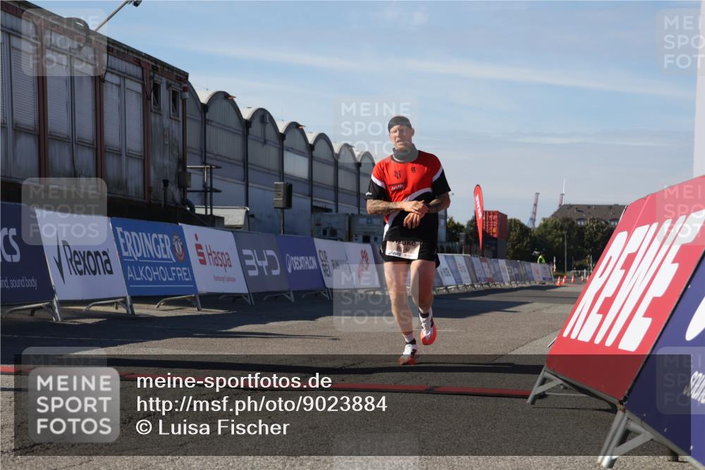 03.10.2025 - Köhlbrandbrückenlauf Luisa Fischer http://msf.ph/oto/9023884 03.10.2025 12:49:16 Ziel 6514 meine-sportfotos.de