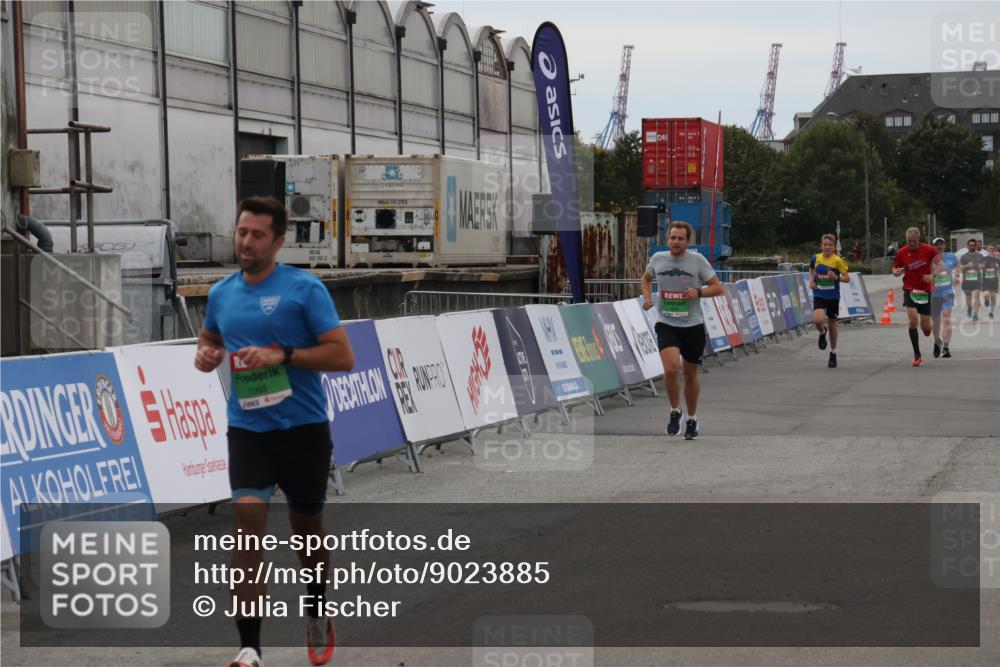 03.10.2025 - Köhlbrandbrückenlauf Julia Fischer http://msf.ph/oto/9023885 03.10.2025 15:54:47 Ziel 7026, 7068, 7809 meine-sportfotos.de