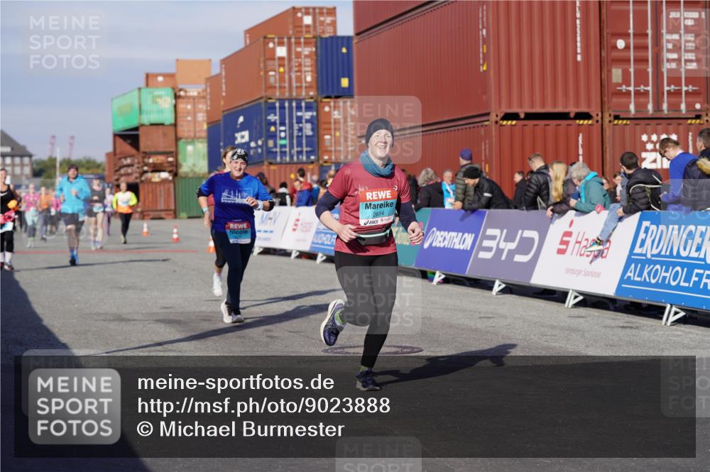 03.10.2025 - Köhlbrandbrückenlauf Michael Burmester http://msf.ph/oto/9023888 03.10.2025 10:26:22 Ziel 1209, 1744, 1949, 2614, 2925, 3113 meine-sportfotos.de