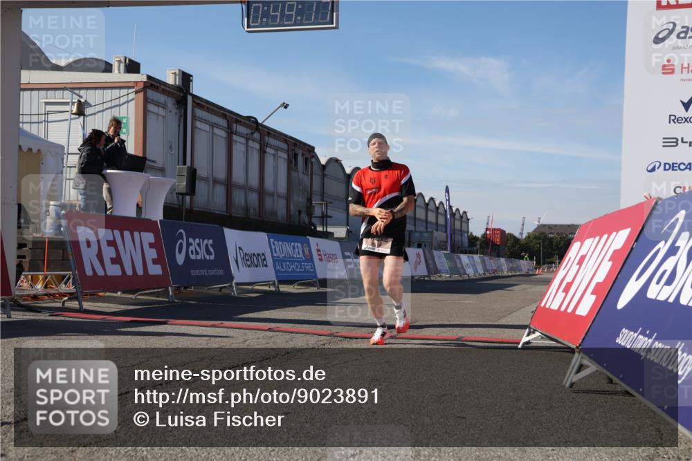 03.10.2025 - Köhlbrandbrückenlauf Luisa Fischer http://msf.ph/oto/9023891 03.10.2025 12:49:16 Ziel 6514 meine-sportfotos.de
