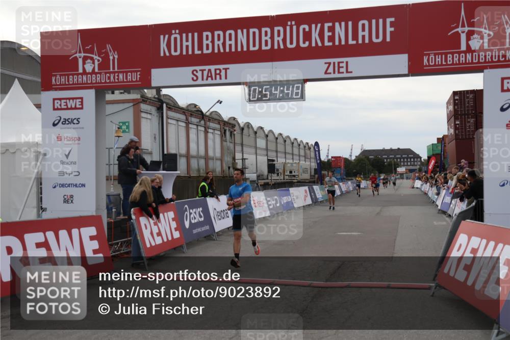03.10.2025 - Köhlbrandbrückenlauf Julia Fischer http://msf.ph/oto/9023892 03.10.2025 15:54:48 Ziel 7026, 7068, 7809 meine-sportfotos.de