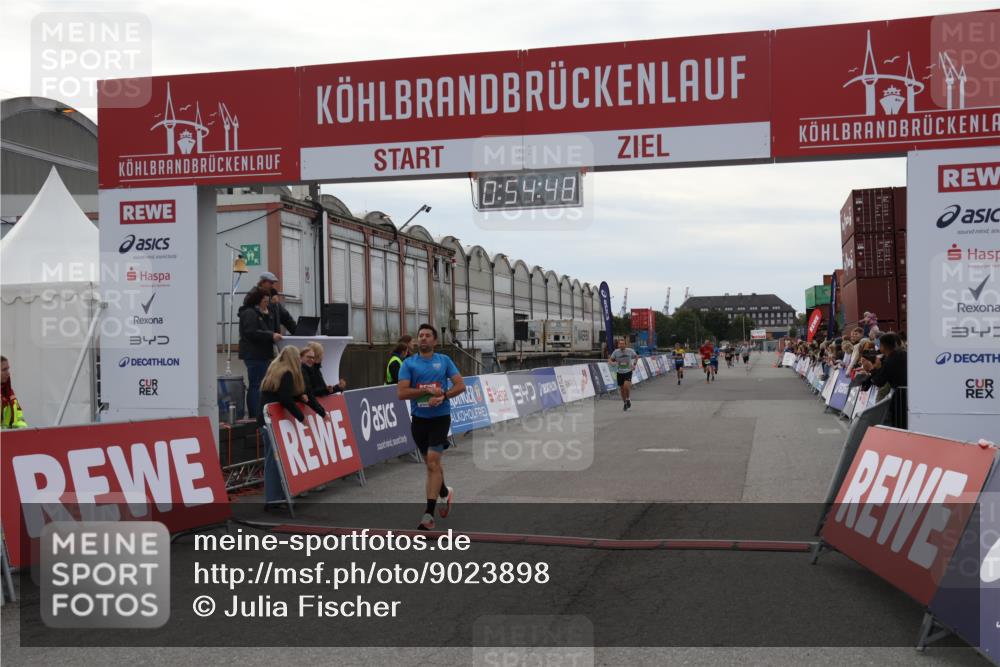 03.10.2025 - Köhlbrandbrückenlauf Julia Fischer http://msf.ph/oto/9023898 03.10.2025 15:54:48 Ziel 7026, 7068, 7809 meine-sportfotos.de