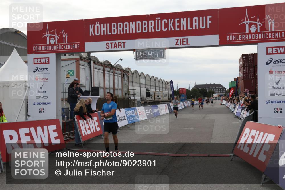 03.10.2025 - Köhlbrandbrückenlauf Julia Fischer http://msf.ph/oto/9023901 03.10.2025 15:54:49 Ziel 7026, 7068, 7809 meine-sportfotos.de