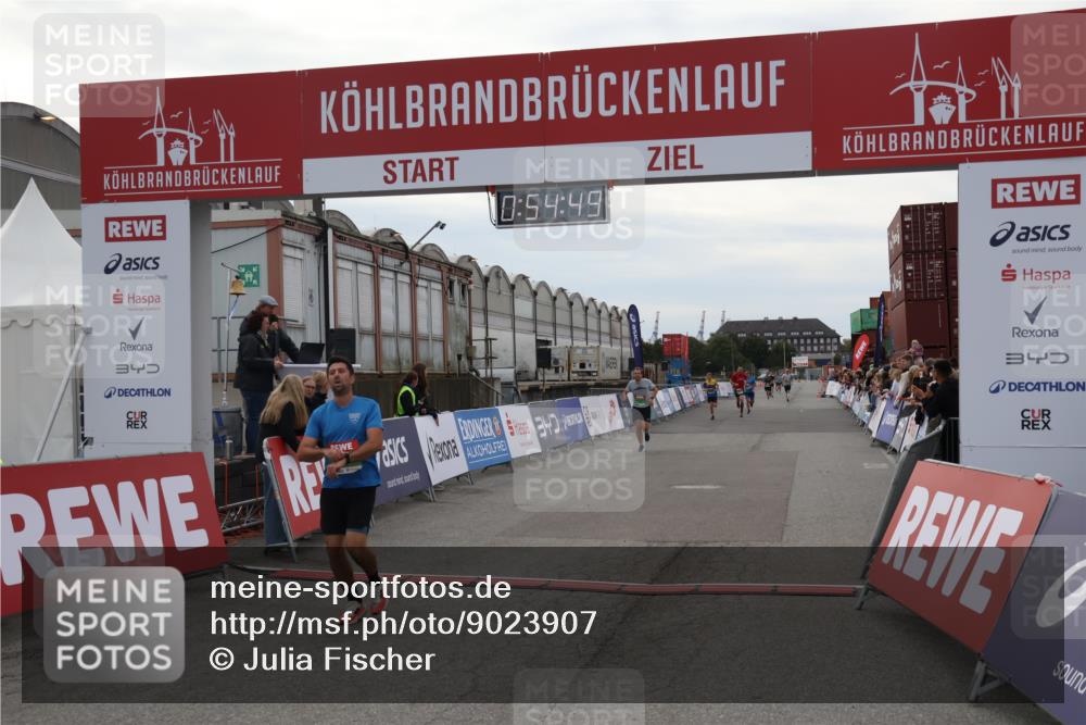 03.10.2025 - Köhlbrandbrückenlauf Julia Fischer http://msf.ph/oto/9023907 03.10.2025 15:54:49 Ziel 7026, 7068, 7809 meine-sportfotos.de