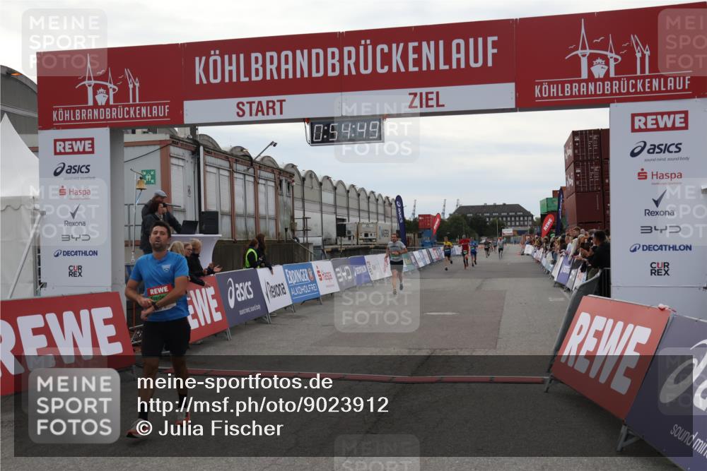 03.10.2025 - Köhlbrandbrückenlauf Julia Fischer http://msf.ph/oto/9023912 03.10.2025 15:54:50 Ziel 7026, 7068, 7809, 8872 meine-sportfotos.de
