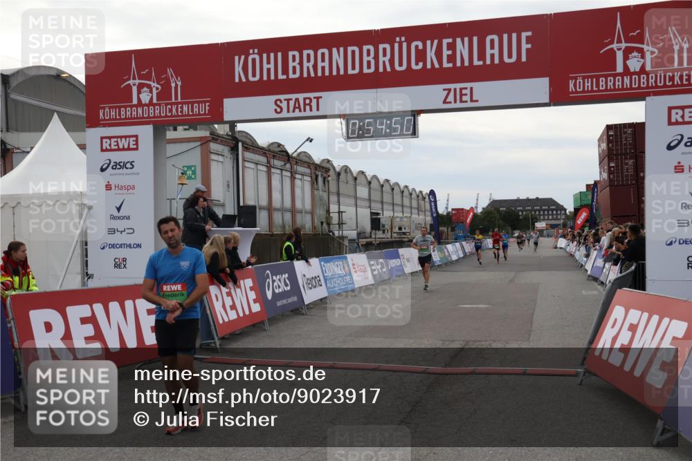 03.10.2025 - Köhlbrandbrückenlauf Julia Fischer http://msf.ph/oto/9023917 03.10.2025 15:54:50 Ziel 7026, 7068, 7809, 8872 meine-sportfotos.de