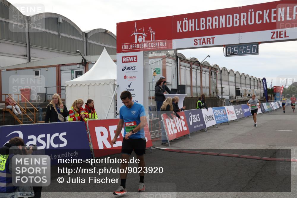 03.10.2025 - Köhlbrandbrückenlauf Julia Fischer http://msf.ph/oto/9023920 03.10.2025 15:54:51 Ziel 7026, 7068, 7809, 8872, 9481 meine-sportfotos.de