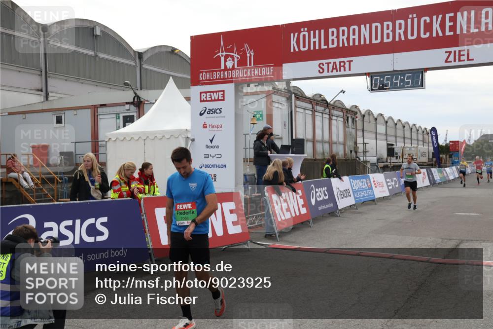 03.10.2025 - Köhlbrandbrückenlauf Julia Fischer http://msf.ph/oto/9023925 03.10.2025 15:54:51 Ziel 7026, 7068, 7809, 8872, 9481 meine-sportfotos.de