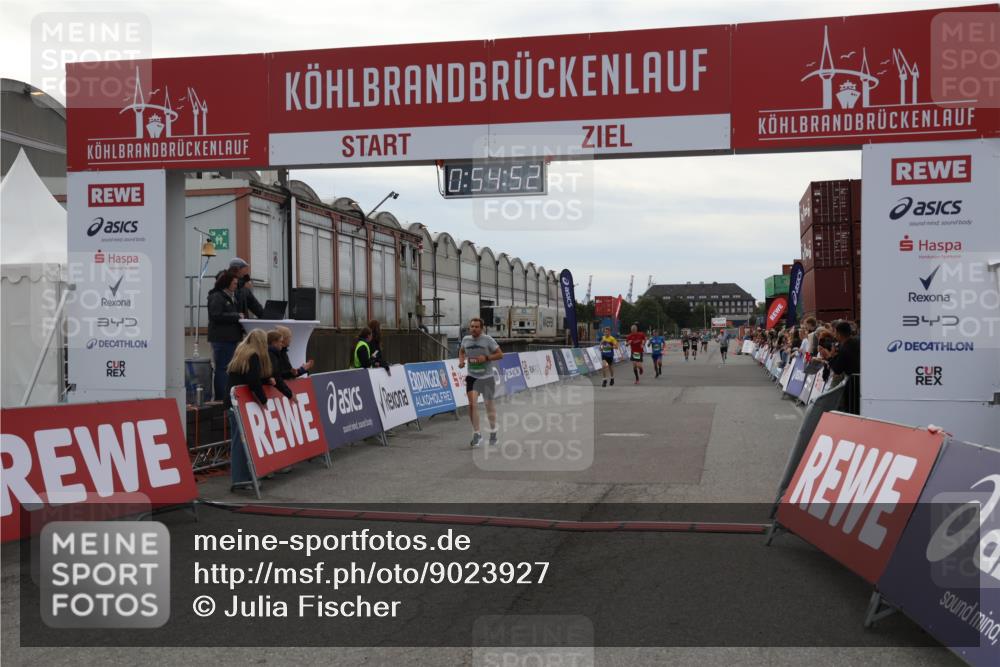 03.10.2025 - Köhlbrandbrückenlauf Julia Fischer http://msf.ph/oto/9023927 03.10.2025 15:54:52 Ziel 7026, 7068, 7809, 8872, 9481 meine-sportfotos.de