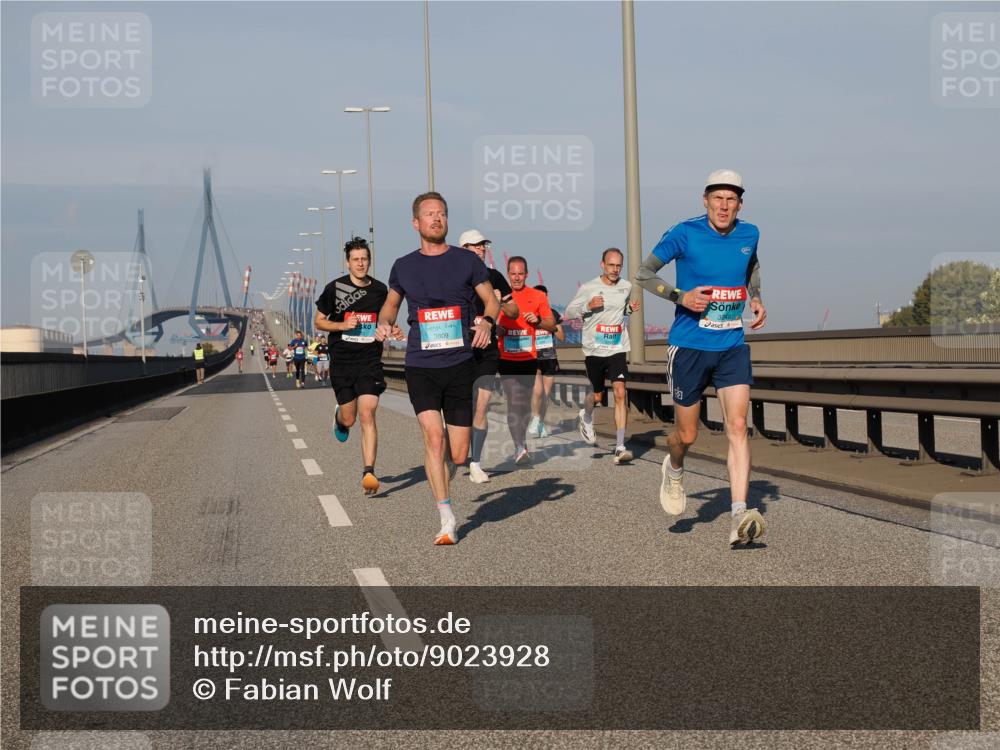03.10.2025 - Köhlbrandbrückenlauf Fabian Wolf http://msf.ph/oto/9023928 03.10.2025 09:40:03 Position 3 3809, 3248 meine-sportfotos.de