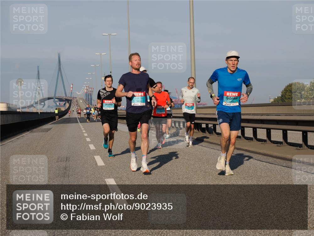 03.10.2025 - Köhlbrandbrückenlauf Fabian Wolf http://msf.ph/oto/9023935 03.10.2025 09:40:03 Position 3 2722, 3809, 3248 meine-sportfotos.de