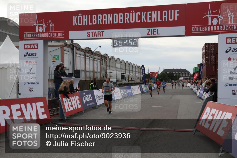 03.10.2025 - Köhlbrandbrückenlauf Julia Fischer http://msf.ph/oto/9023936 03.10.2025 15:54:52 Ziel 7026, 7068, 7809, 8872, 9481 meine-sportfotos.de