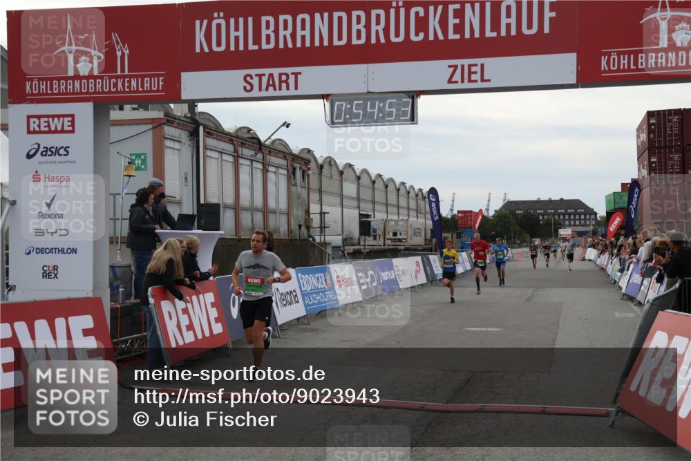 03.10.2025 - Köhlbrandbrückenlauf Julia Fischer http://msf.ph/oto/9023943 03.10.2025 15:54:53 Ziel 7068, 7809, 8872, 9481, 9590 meine-sportfotos.de