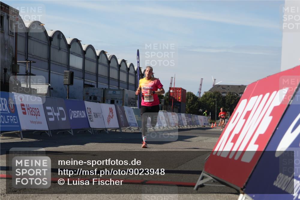 03.10.2025 - Köhlbrandbrückenlauf Luisa Fischer http://msf.ph/oto/9023948 03.10.2025 12:49:32 Ziel 6482 meine-sportfotos.de