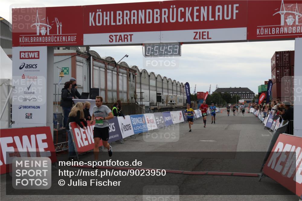 03.10.2025 - Köhlbrandbrückenlauf Julia Fischer http://msf.ph/oto/9023950 03.10.2025 15:54:53 Ziel 7068, 7809, 8872, 9481, 9590 meine-sportfotos.de