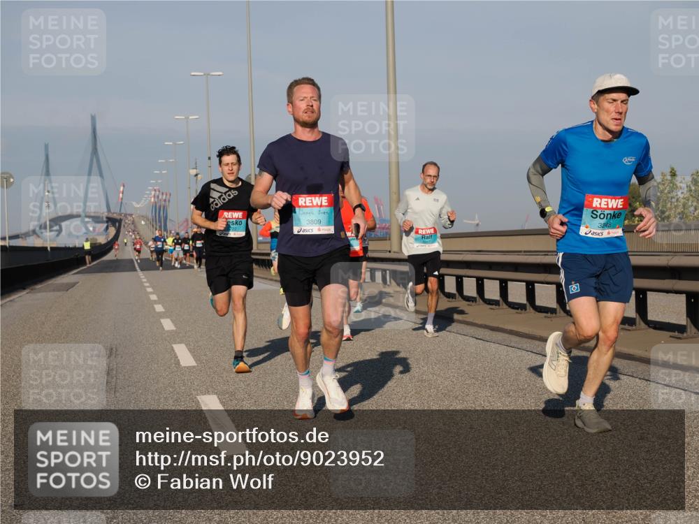 03.10.2025 - Köhlbrandbrückenlauf Fabian Wolf http://msf.ph/oto/9023952 03.10.2025 09:40:03 Position 3 3809, 3248 meine-sportfotos.de