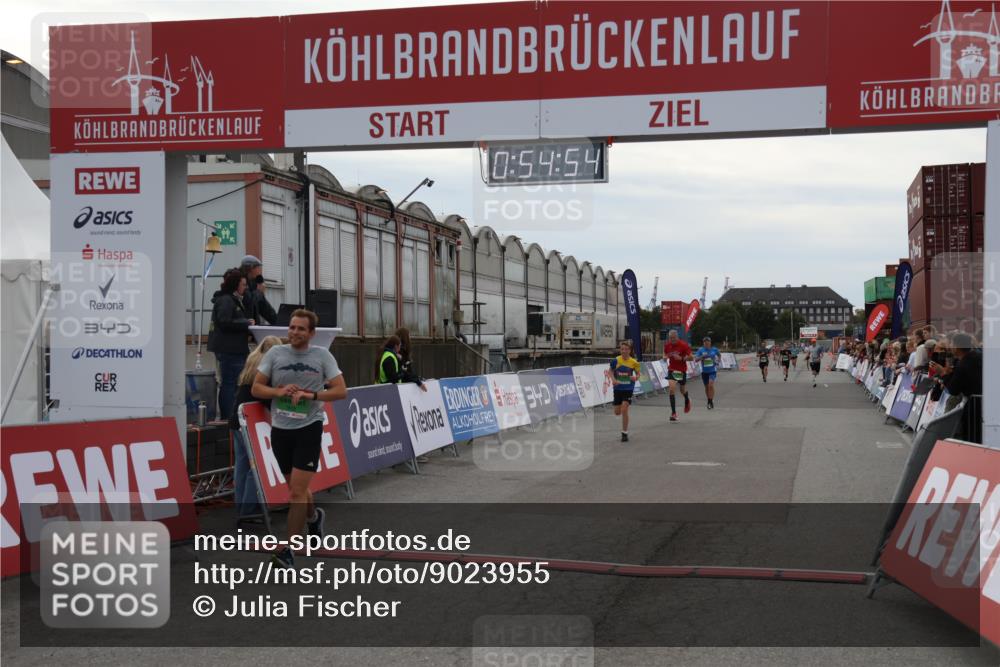 03.10.2025 - Köhlbrandbrückenlauf Julia Fischer http://msf.ph/oto/9023955 03.10.2025 15:54:54 Ziel 7068, 7809, 8872, 9481, 9590 meine-sportfotos.de