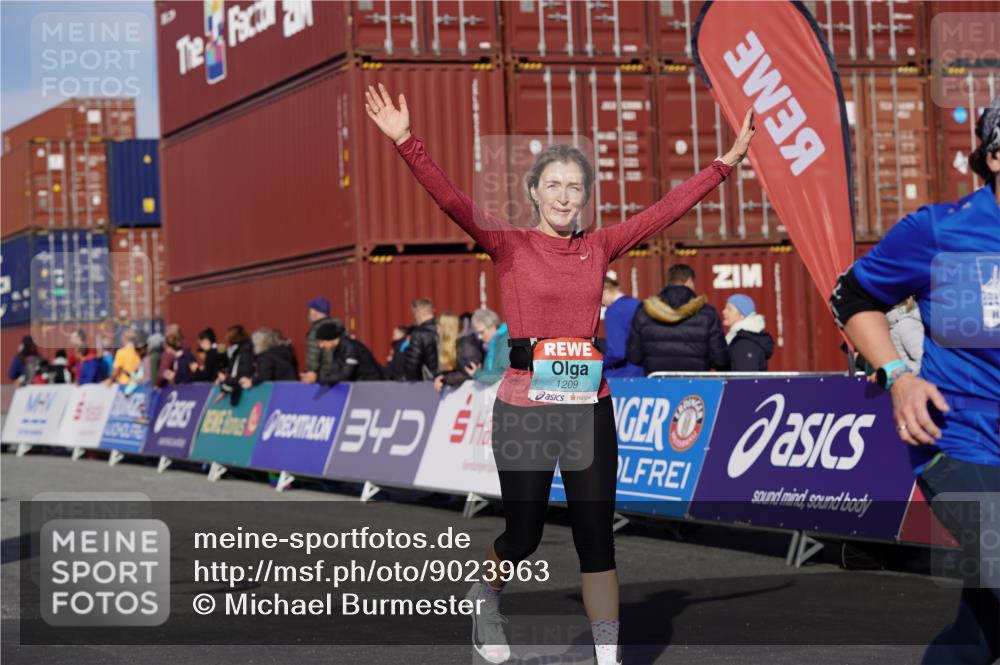 03.10.2025 - Köhlbrandbrückenlauf Michael Burmester http://msf.ph/oto/9023963 03.10.2025 10:26:26 Ziel 1209, 1436, 1744, 2050, 2614, 2925, 3113 meine-sportfotos.de